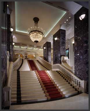 Intercontinental-Phoenicia-Beirut-Grand-Stairs.jpg